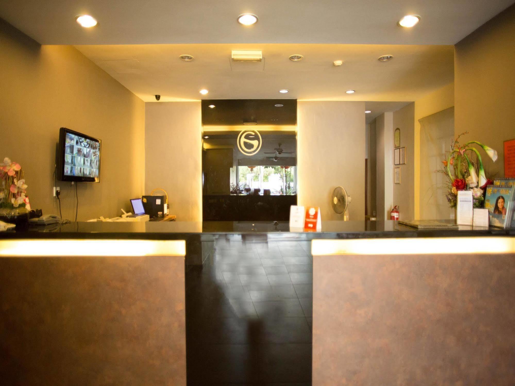 Golden Court Hotel - Tun Abdul Razak Johor Bahru Extérieur photo