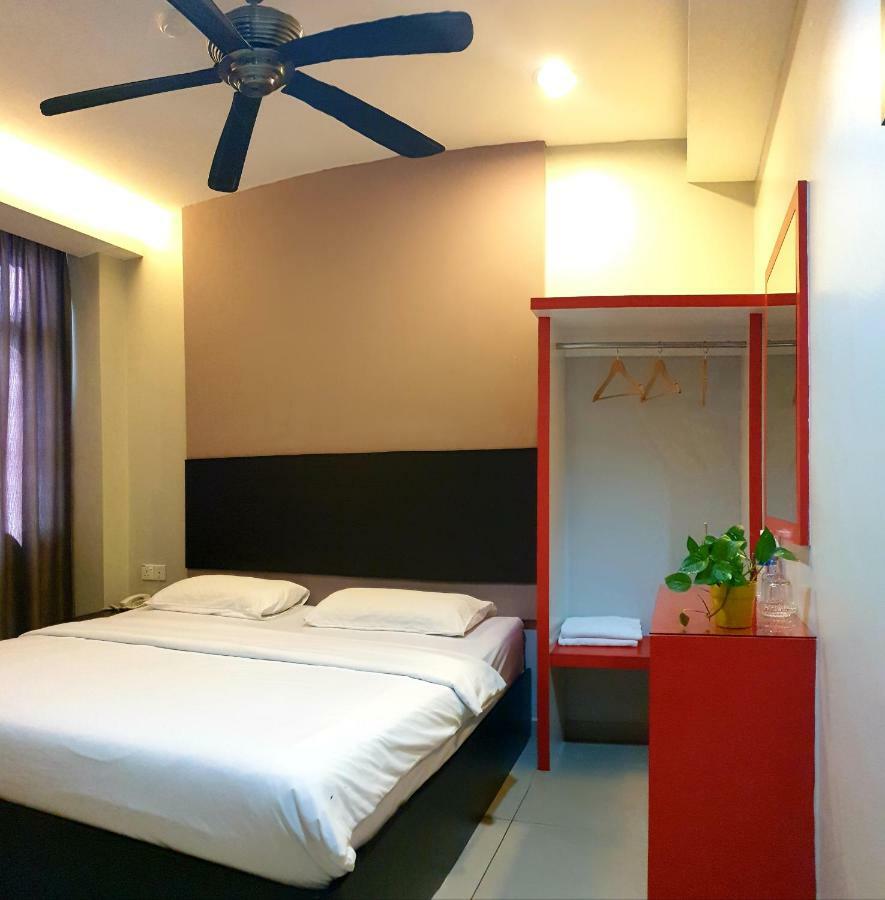 Golden Court Hotel - Tun Abdul Razak Johor Bahru Extérieur photo